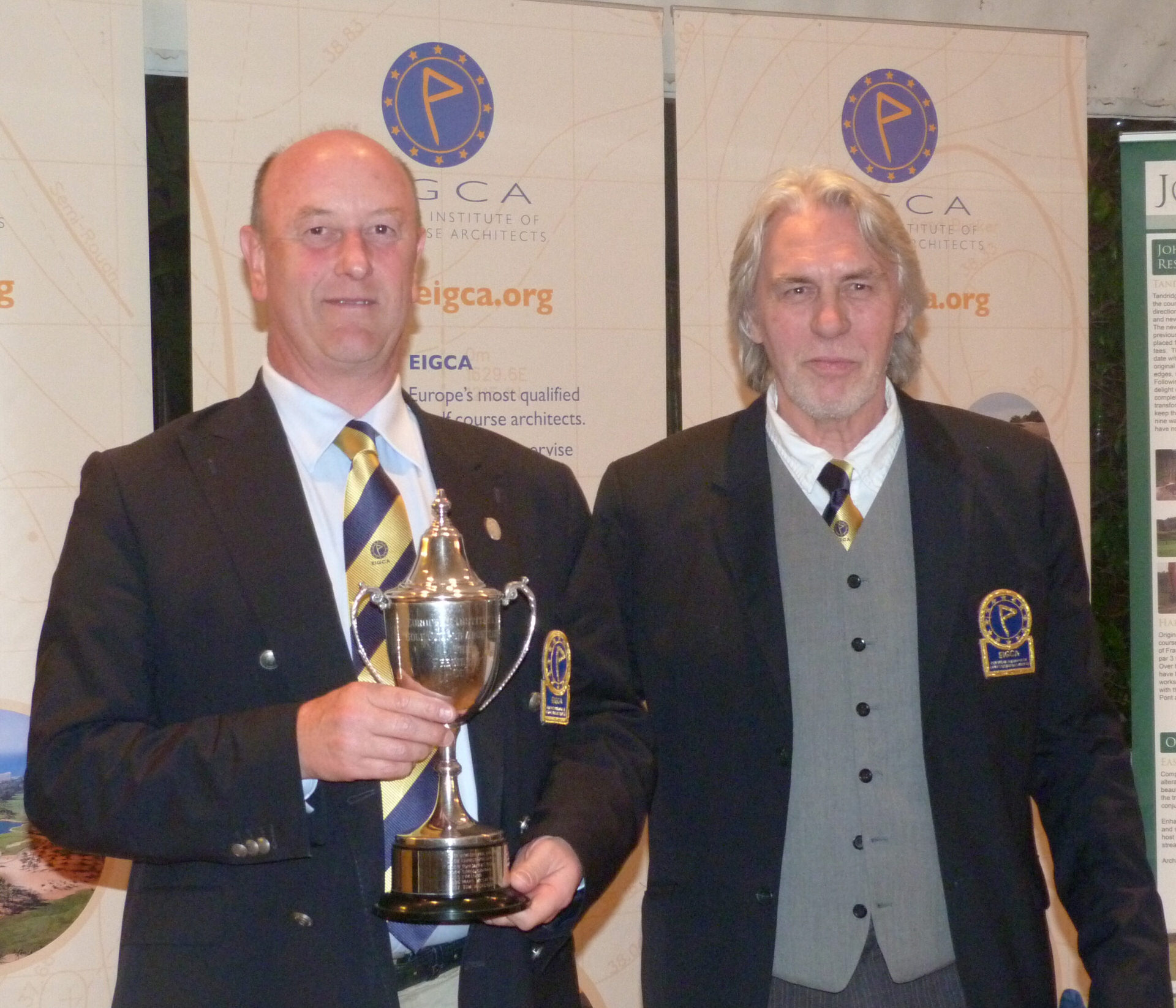 Bruno Steensels, left, receives the President's Cup from Rainer Preissmann, EIGCA President